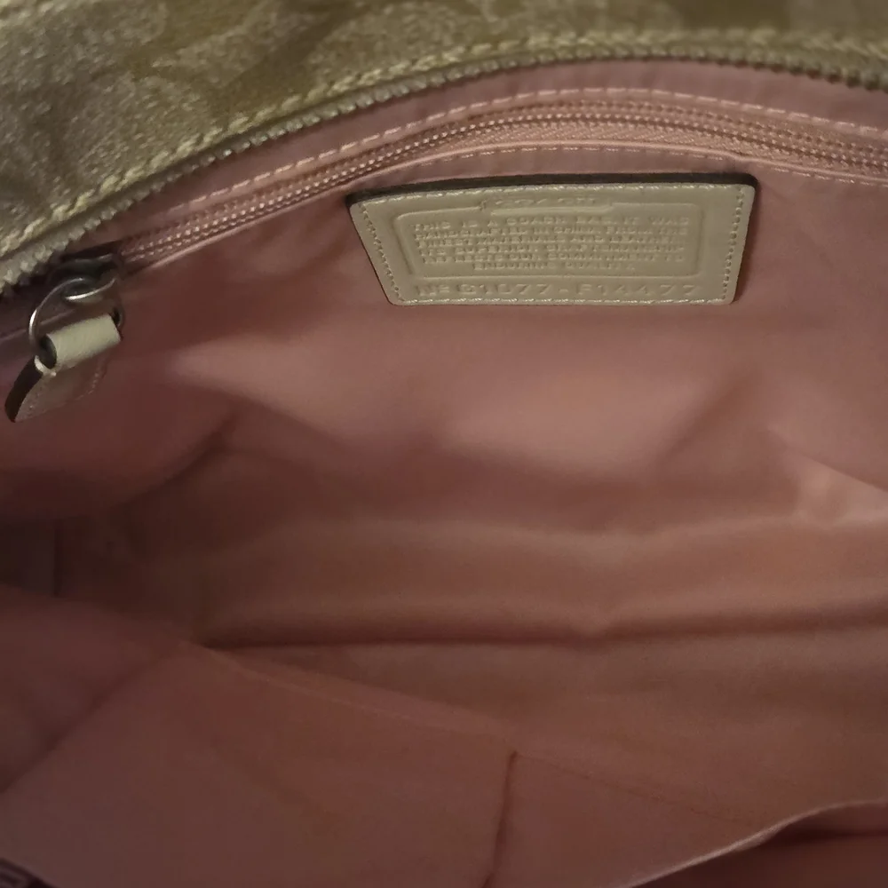 VEUC Coach Chelsea Heritage Leather Shoulder Tote Bag In Beige & Pink Beautiful! - Picture 9 of 11